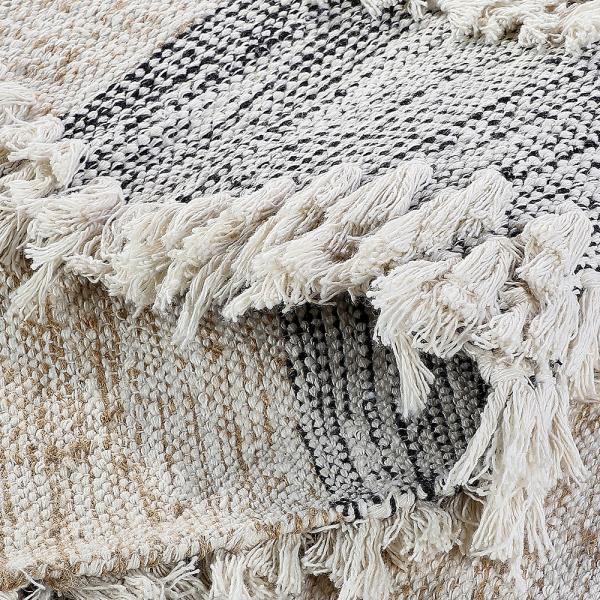 كليم بتصميم بوهيمي مع شراشيب